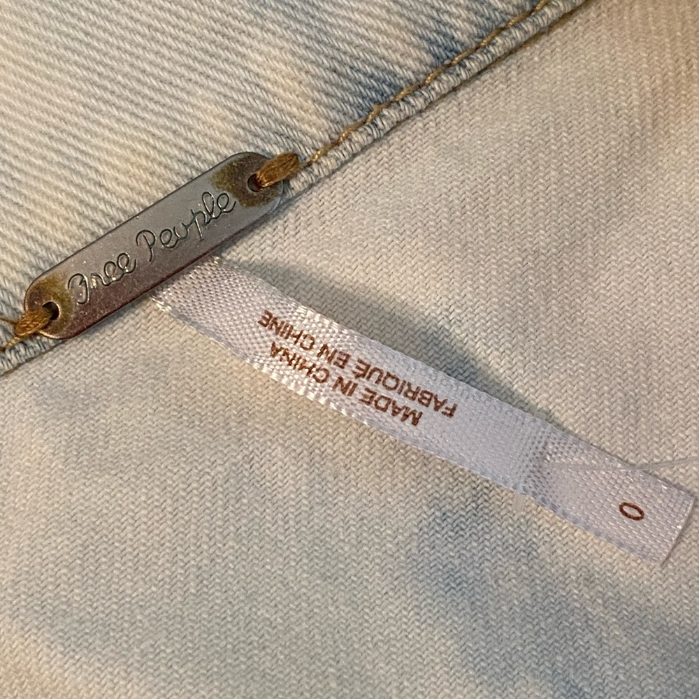 Free People Faded Blue Jean Jacket. Size 0. - Picture 6 of 6
